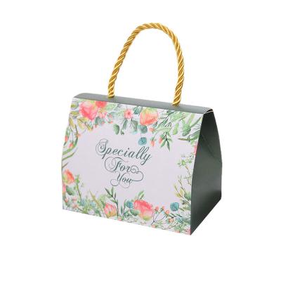 China Recyclable Wholesale Custom Printed Gift Bag Rrecyclable Gift Bags Packaging With Handle for sale