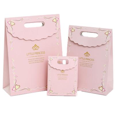 China Recyclable Wholesale Custom Printed Gift Bag Baby Shower Gift Packaging Christmas Home Gift Bag for sale