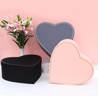 China Recyclable Custom Design Luxury Gift Wrapping Paper Rose Envelope Heart Gift Bag Arrangements Bouquets Paper Box Packaging Flower Box for sale