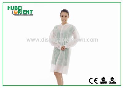 China Ropa protectora del laboratorio del laboratorio disponible unisex ligero de la capa con el cierre de cremallera para el laboratorio en venta