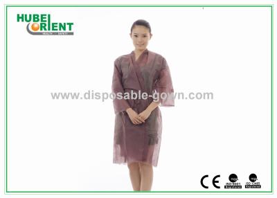 Chine Robe kimono jetable brune pour femme, robe de bain jetable à vendre