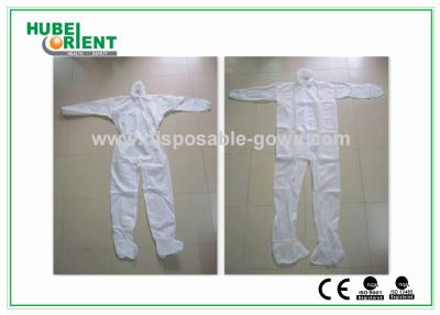 China Trajes de trabalho de segurança não tecidos/SMS/MP à prova d'água, descartáveis, com capuz e cobertor de pés à venda