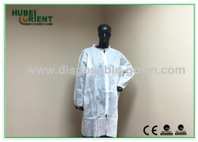 Chine Manteau jetable général de laboratoire médical imperméable pour médecins With Zip Closure à vendre