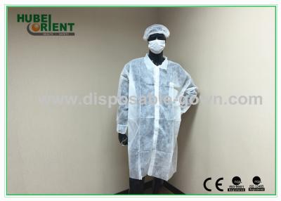 Chine Vêtements de laboratoire jetables respirants OEM avec fermeture Velcros/vêtements de laboratoire personnalisés avec collier de style différent à vendre