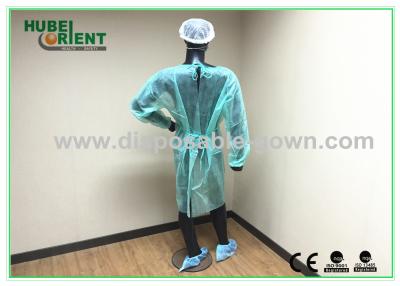 China Roupas de isolamento descartáveis verdes/amarelas/roupas de laboratório descartáveis com pulso elástico à venda