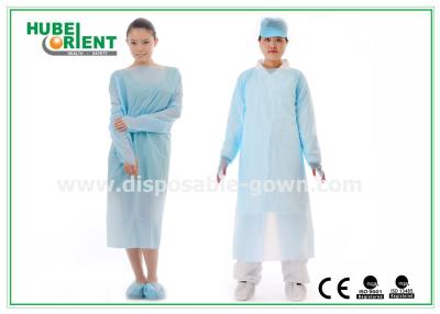 China Blau Einweg-CPE-Schutzkleid/Medicla-Schutzkleid mit Daumenmanschetten für medizinische Umgebung zu verkaufen