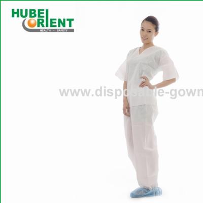 China Pijama médico desechable con camisa y pantalones para uso hospitalario en venta