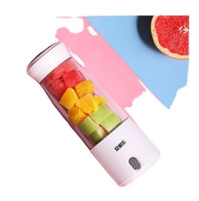 China Car Mobile USB Fruit Juicer Electric Travel Blender USB Rechargeable Battery Portable Mini Home Blender for sale