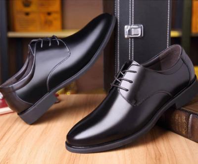 China Round Exquisite Workmanship Men's Elegant Shoes Oxford Shoes With Black Lace Custom Made Men Wedding Shoes for sale