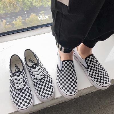 China Fashion Trend White Black Rubber Gum Canvas Shoes Casual Shoes For Men for sale