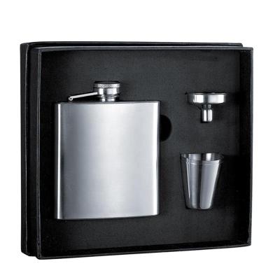 China Hotel and Resort Anniversary Gifts Set for Guests Stainless Steel Hip Flask in Gift Box for sale