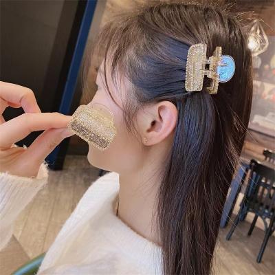 China Sexy New Spring/Summer ShanZuan Diamond Brow 2022 Hits Small Hook Caught Joker Europe and the United States Air Fragrance f for sale