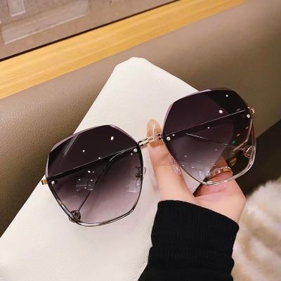 China Sunglasses Web Celebrity Fashion Sunglasses Balancing Edition Big Frameless Fashion Han Sunglasses Female Gradient Lenses for sale