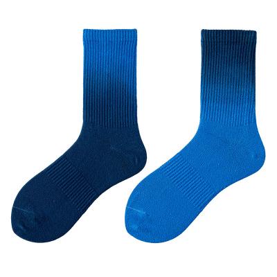 China QUICK DRY Hot selling wholesale customization best quality fashion street boy cotton tie dye socks men's dip dye deodorant socks for sale