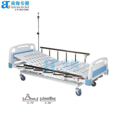 China AJ-104409A Hospital Bed Hospital Furniture Used 2 Function Bed Manual Medical Hospital Bed for sale