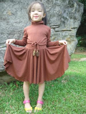 China Vestido del cuello alto de las chicas jóvenes, ropa del vestido del otoño de los niños de la cintura de los tapónes de la piel en venta