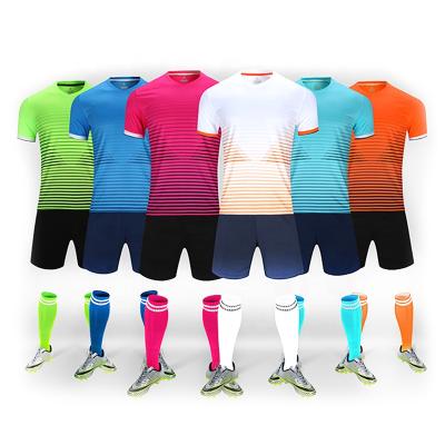 China Good Quality Customized Newest Soccer Suit Sets Mens Sports Jersey Wear for sale