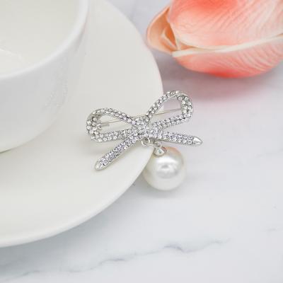 China Cloth Decoration Party Wedding Butterfly Gold Design Fashion Luxury Jewelry Color Crystal Brooch For Women for sale