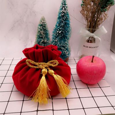 China Recyclable Christmas Candy Tassel Drawstring Velvet Bags For Gift for sale