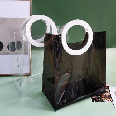 China Recyclable Fashionable Clear PVC Beach Bag Makeup Large Clear Tote Bag With Handle for sale