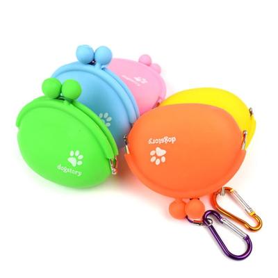 China Viable Outdoor Silicone Dog Snacks Training Pouch Portable Dog Snack Bag for sale