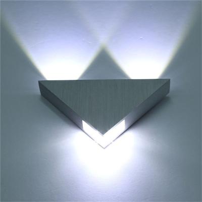 China Modern Hot Sale Triangle Shape Modern Bedroom Near Home Decor High Quality Led Aluminum Wall Light for sale