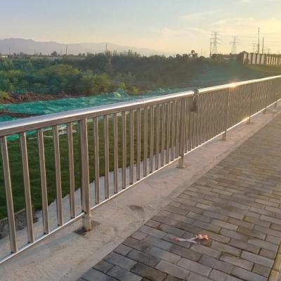 China Durable High Quality Polishing Concrete Road Stainless Barrier Barricades Construction Barricade Steel Barrier for sale