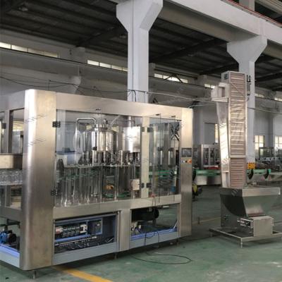 China Máquina de engarrafamento automática plástica da água, equipamento de engarrafamento da água à venda