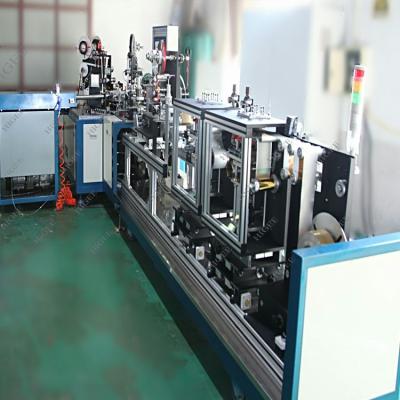 China Casquillo plástico automático lleno de la máquina de la cápsula del vino del encogimiento del PVC que forma la certificación del CE en venta