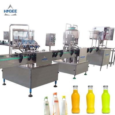 Chine Vitesse 1000 remplissante carbonatée de Bph de machine de remplissage de boisson de bouteille en verre à vendre