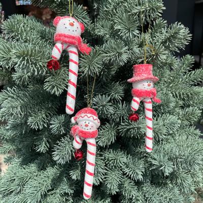 China Different Christmas Classic Popular Product Resin Cute Snowman Shapes Handmade Candy Cane Ornaments for sale