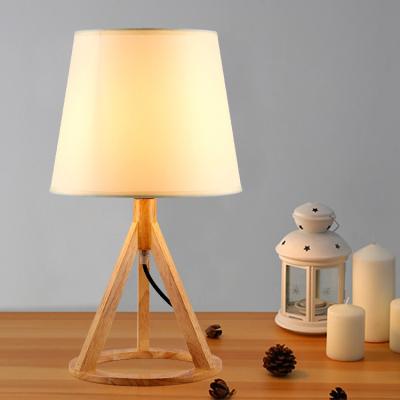 China Traditional European Style 3 Legs Triangular Wooden Table Lamp Reading Lights Best Selling E27 Table Lamp For Bedroom for sale