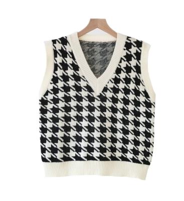 China Hot Selling Anti-Wrinkle OEM/ODM Fashion Female Sweater Set Supplier Ladies Knit Vest Neck Sleeveless Special Pattern Knitted Sweater for sale