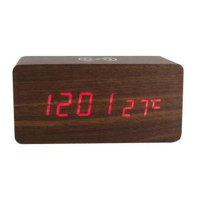 China Antique Style Wooden Alarm Clock with Wireless QI Charging Pad Compatible with iPhone Samsung Wood Led Digital Reading Pendulum for sale