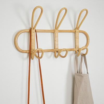 China Stored Handmade Clothes Hang Long Row Natural Rattan Wall Decoration Hook Clothes Wall Hanger for sale