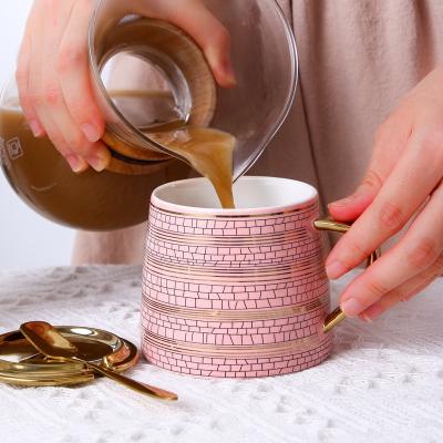 China Viable Small Bourgeois Cool Ceramic Mug Tableware Drinkware Mug Gold Gift Mug for sale