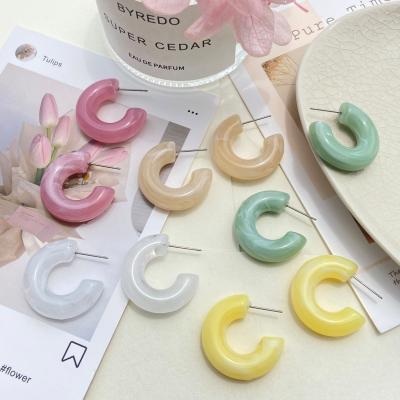 China Trendy New Retro Vintage Circle Earrings Stylish Women Colorful Acrylic C-Shaped Stud Earrings for sale