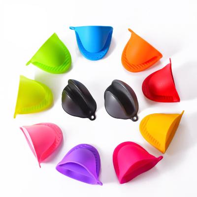 China Potholder Heat Resistant Cake Mitts Oven Mitts Cooking Grilling Oven Pinch Kitchen Silicone Dotted Baking Tools for sale