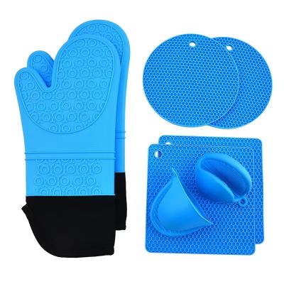 China Dotted 8 PCs Set Heat Resistant Cotton Oven Mitts Kitchen Pot Holder Silicone Grilling Baking Cooking Gloves for sale