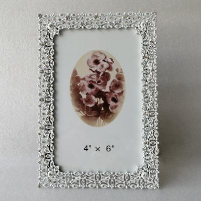 China Environmental Friendly Weddings Accents Metal Rhinestone Jeweled Picture Frame 4 By 6 Rectangle Zinc Alloy Picture Frame Modern Home Table Decor for sale