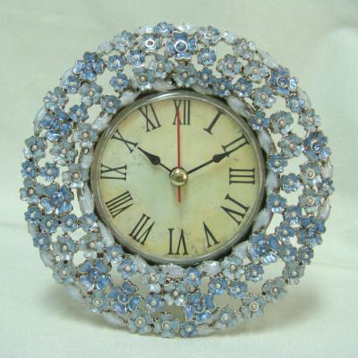 China Antique Style Round Nickel Plating Beaded Blue Flowers Zinc Alloy Framed Table Clock for sale