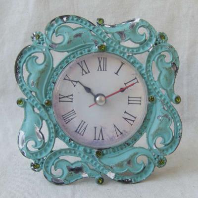 China Retro Handmade Zinc Alloy Framed Rhinestones Jeweled Shabby Chic Burgundy Jewelery Inlaid Green Desk Clock Antique Style Metal Circle Table Clock for sale