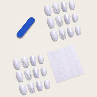 China 24 Pieces/Box Artistic White Artificial Natural Snow Press On False Nails With Snowflake Design for sale