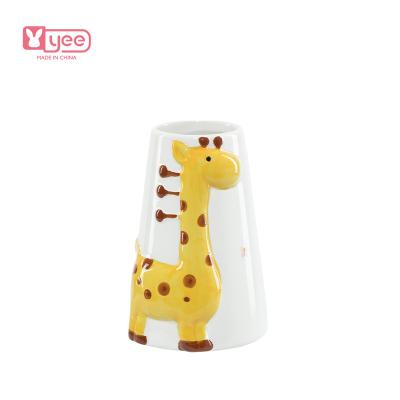 China YEE SUSTAINABLE - Pet Products Animal Cute Colorful Small Giraffe Style Automatic Water Feeder for sale