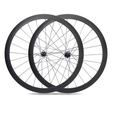 China Road Bikes New Style 700c 40mm Depth 28mm Width Disc Tubeless Disc Custom Carbon Road Bike Wheels for sale