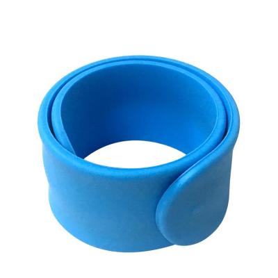 China Various Party Environmental Friendly Wholesale Events Fashionable Silicone Rubber Slap Wristband Slap On Wristband for sale