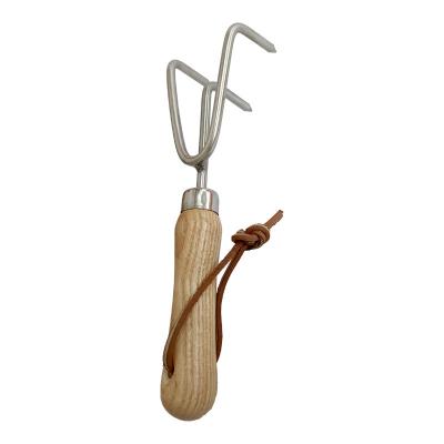 China Durable OEM/ODM Customized Ergonomic Designed Multifunctional Comfortable Wooden Garden Tool Hand Garden Cultivator Rake for sale