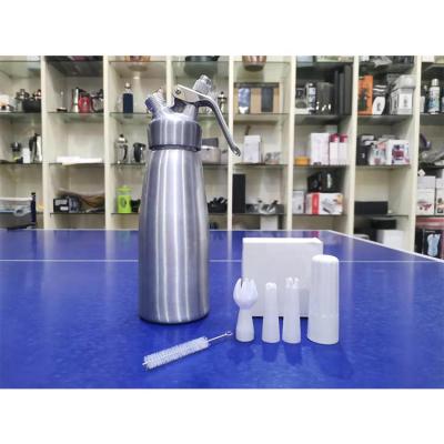 China 500ml Viable Manual Cream Dispenser Professional Whipped Cream Dispenser Whipped Gun Cream Dispenser Machine for sale