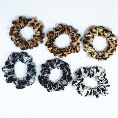 China Wholesale Hair Beauty Accessories Stain Women Knitted Small Fabric Leopard Print Scrunchies Around Nodding Hair Scrunchies Accessories for sale