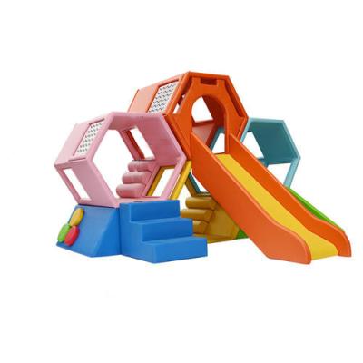 Chine Surface de PVC de Maze Preschool Soft Play Equipment de nid d'abeilles à vendre